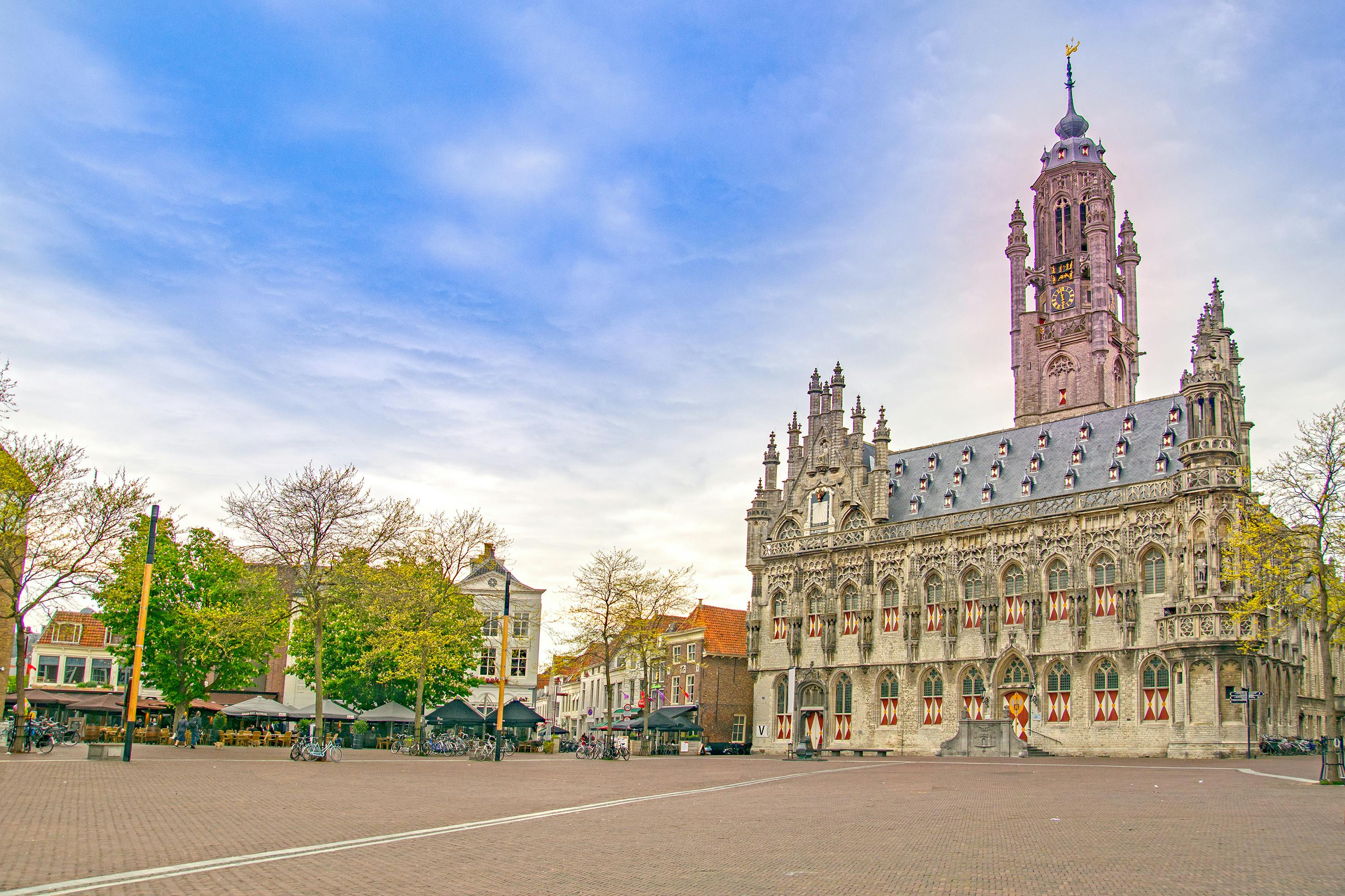 Self guided tour with interactive city game of Middelburg