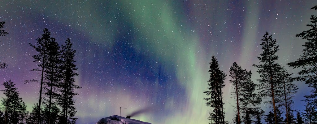 Sauna e vasca idromassaggio sotto l'aurora boreale