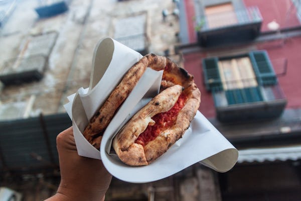 Excursão gastronômica de rua em Nápoles