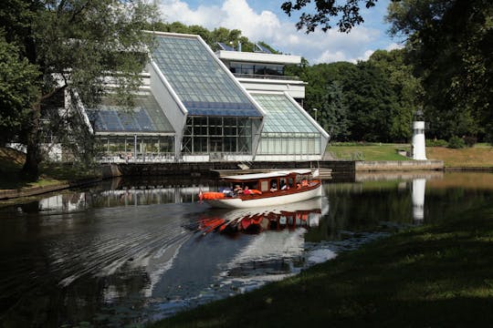 Riga pelo passeio de barco turístico pelo canal