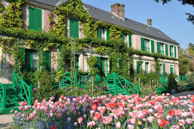 Private full-day trip to Giverny and Versailles from Paris