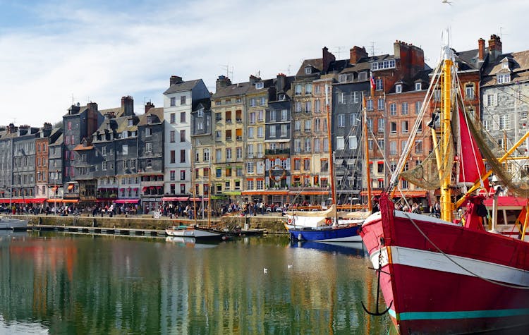 Private day trip to Mont Saint-Michel and Honfleur from Paris