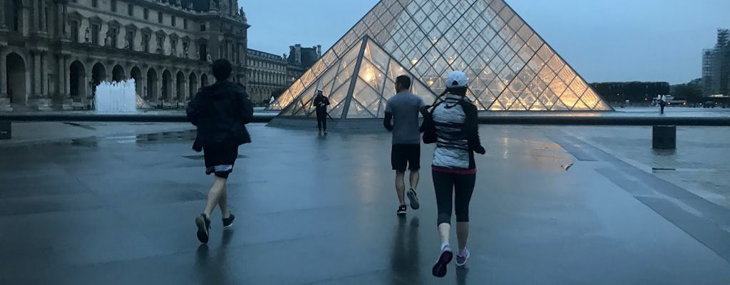 Running tour of Paris by night