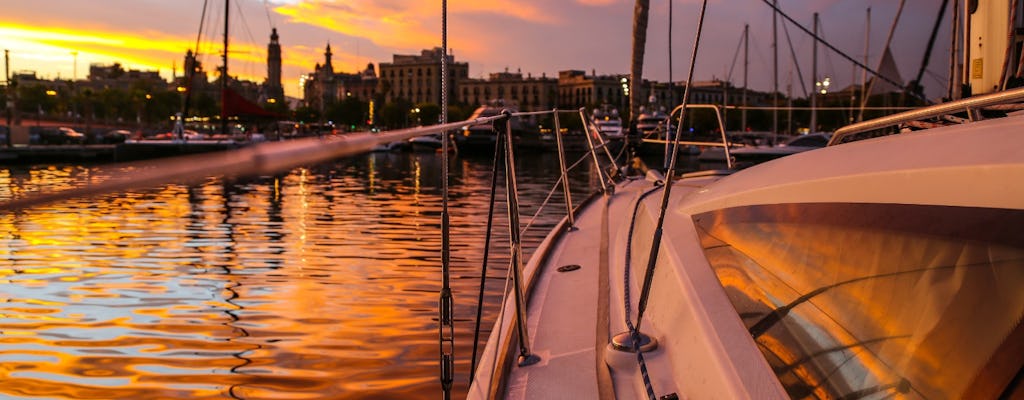 Expérience de voile sous le coucher du soleil à Barcelone