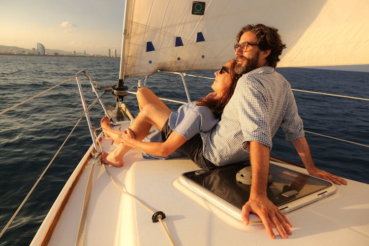Sunset sailing experience in Barcelona