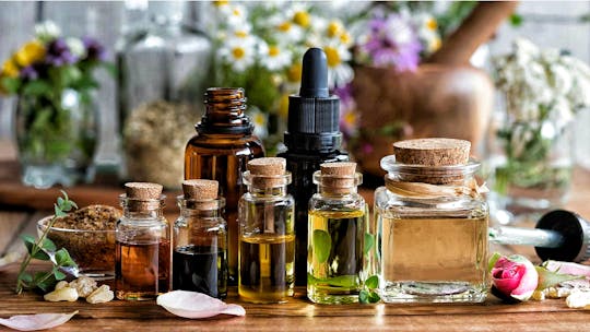 Virtual perfume masterclass with shipping of essential oils