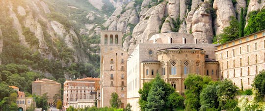 Entrada de Montserrat al Espacio Audiovisual y Museo de Montserrat para grupos