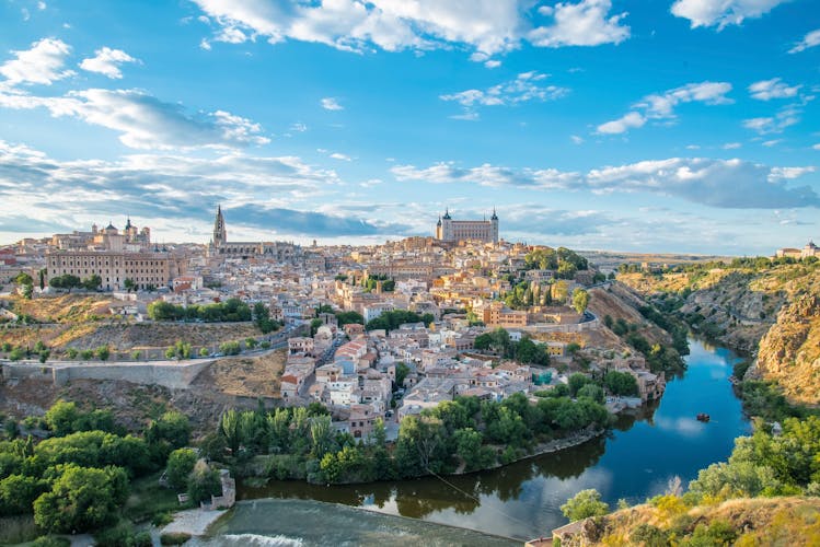Toledo full-day tour with bracelet and zip-line options