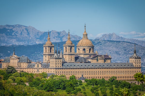 Tour mattutino del monastero dell'Escorial e spettacolo di flamenco a Tablao Torres Bermejas