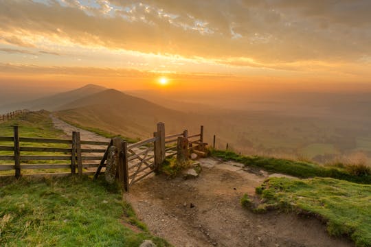 Derbyshire, Peak District and Poole’s Cavern tour from Manchester