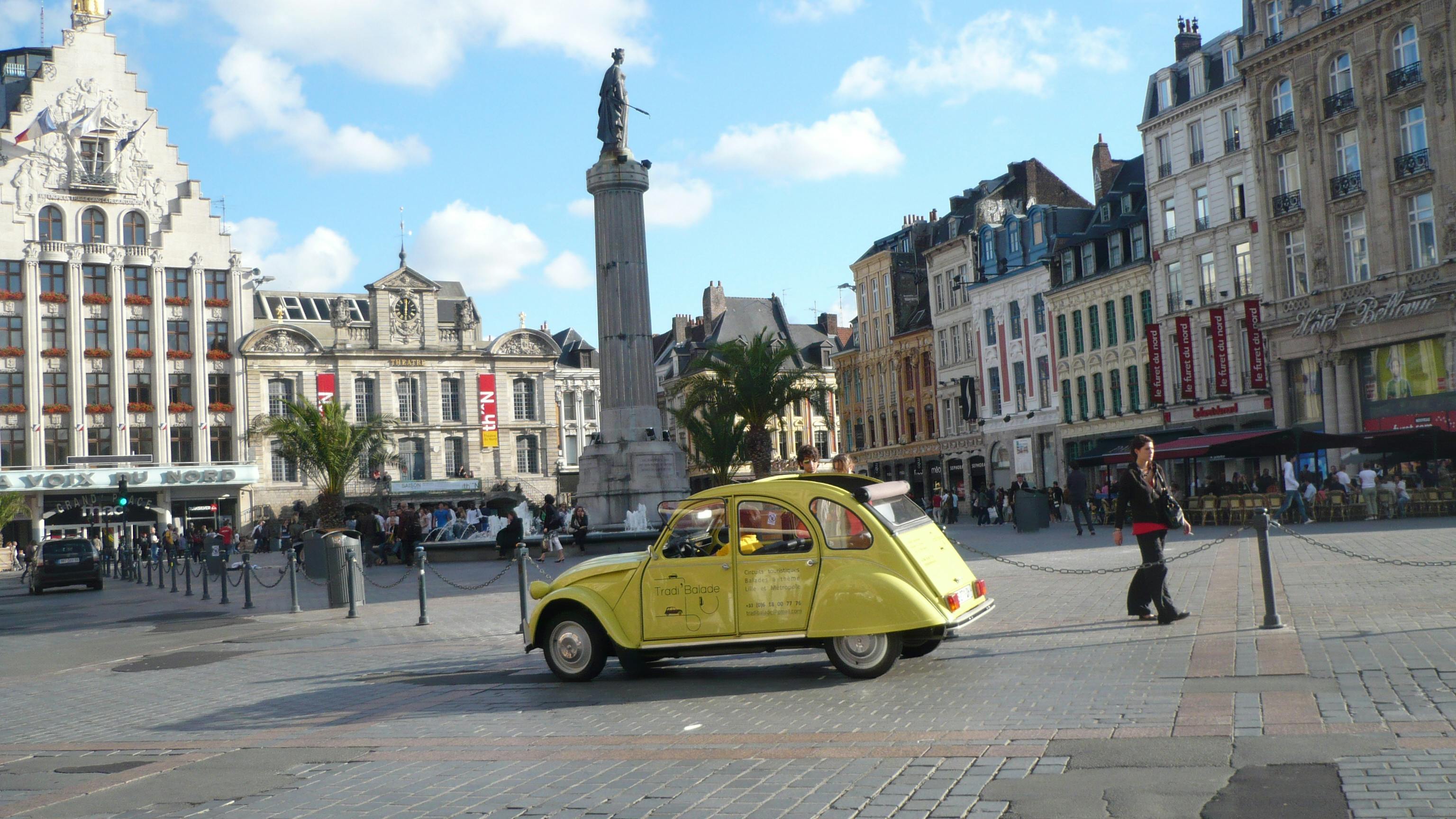 Lille guided tour by Citroen 2CV with Champagne Break