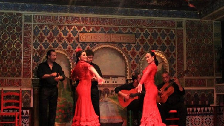 Madrid walking tour with Bermejas flamenco show and tapas dinner