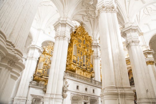Guided tour of the Cathedral, the Royal Chapel and the historic center of Granada
