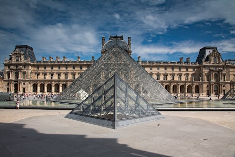 Private day trip to Le Louvre from Le Havre