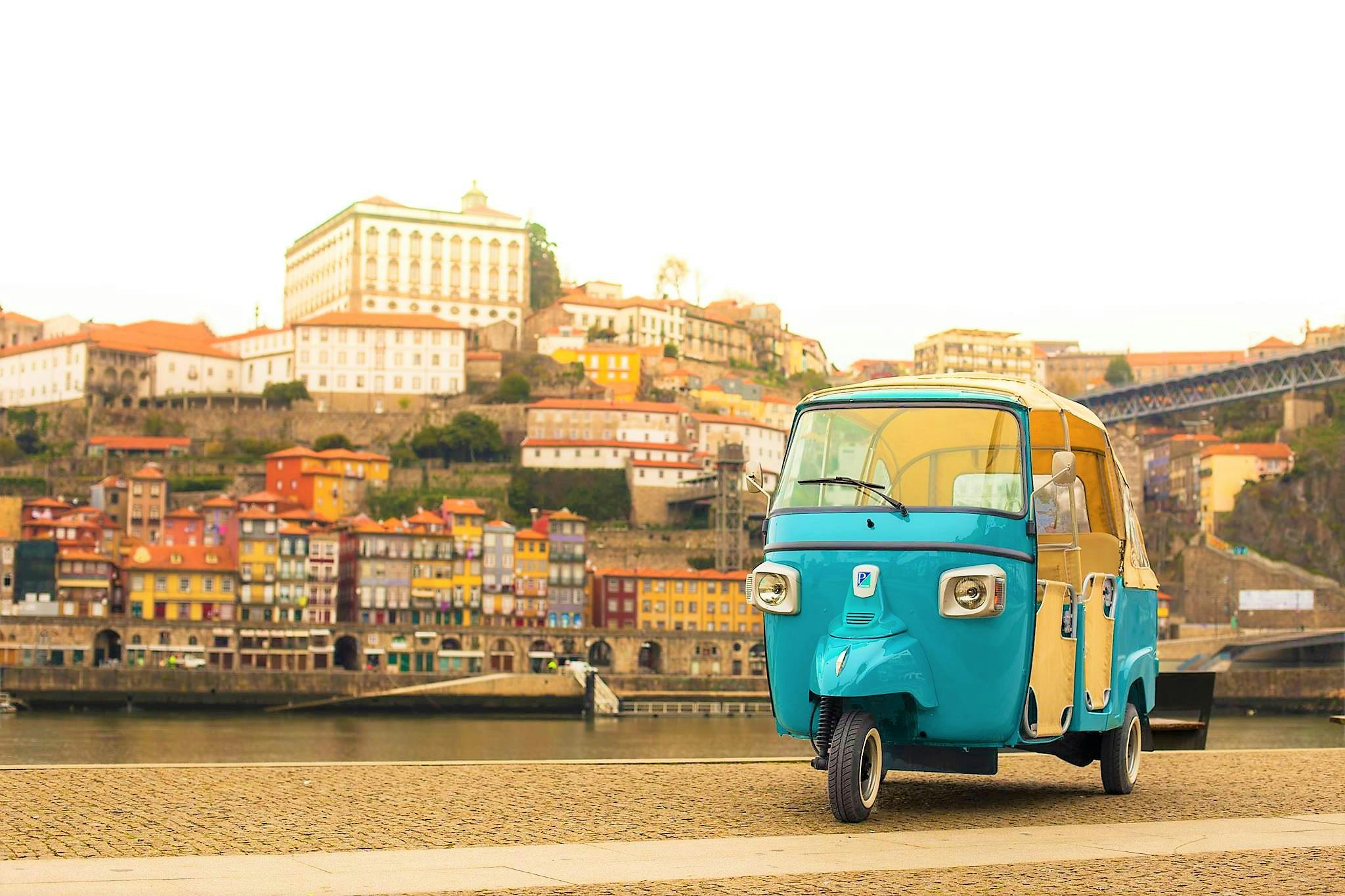 Porto historical center and the best viewpoints on a tuk Musement