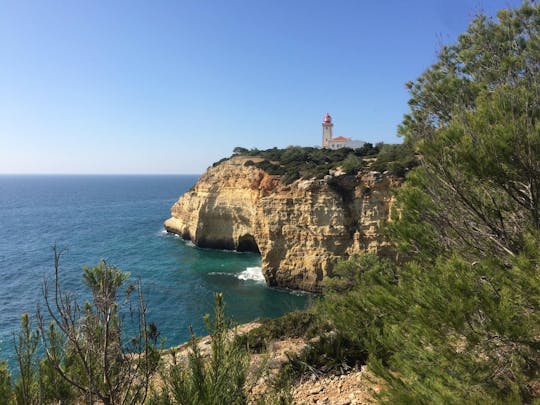 Kliffen van Algarve over land en zee