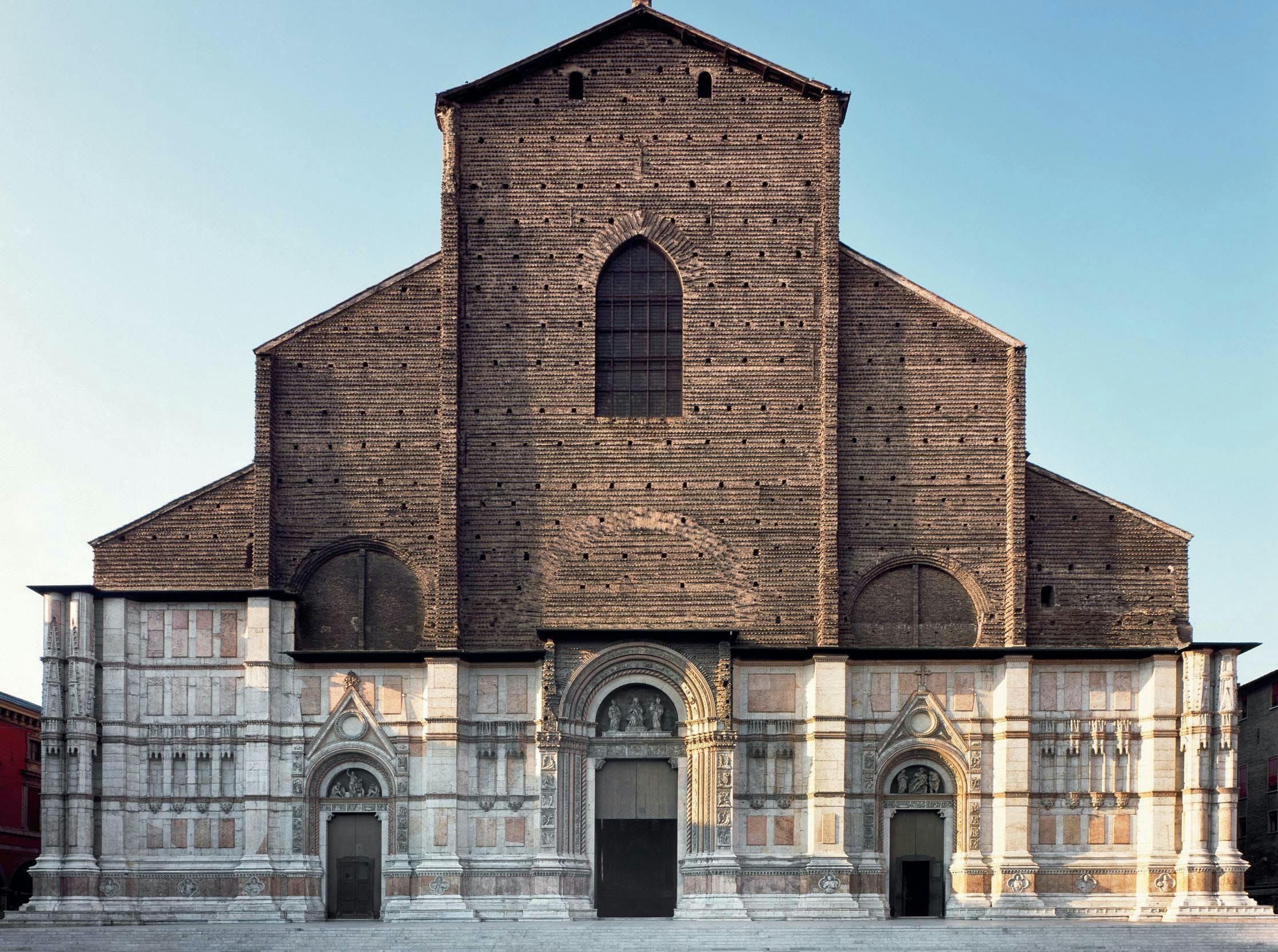 Tour privado de las iglesias y catedrales de Bolonia