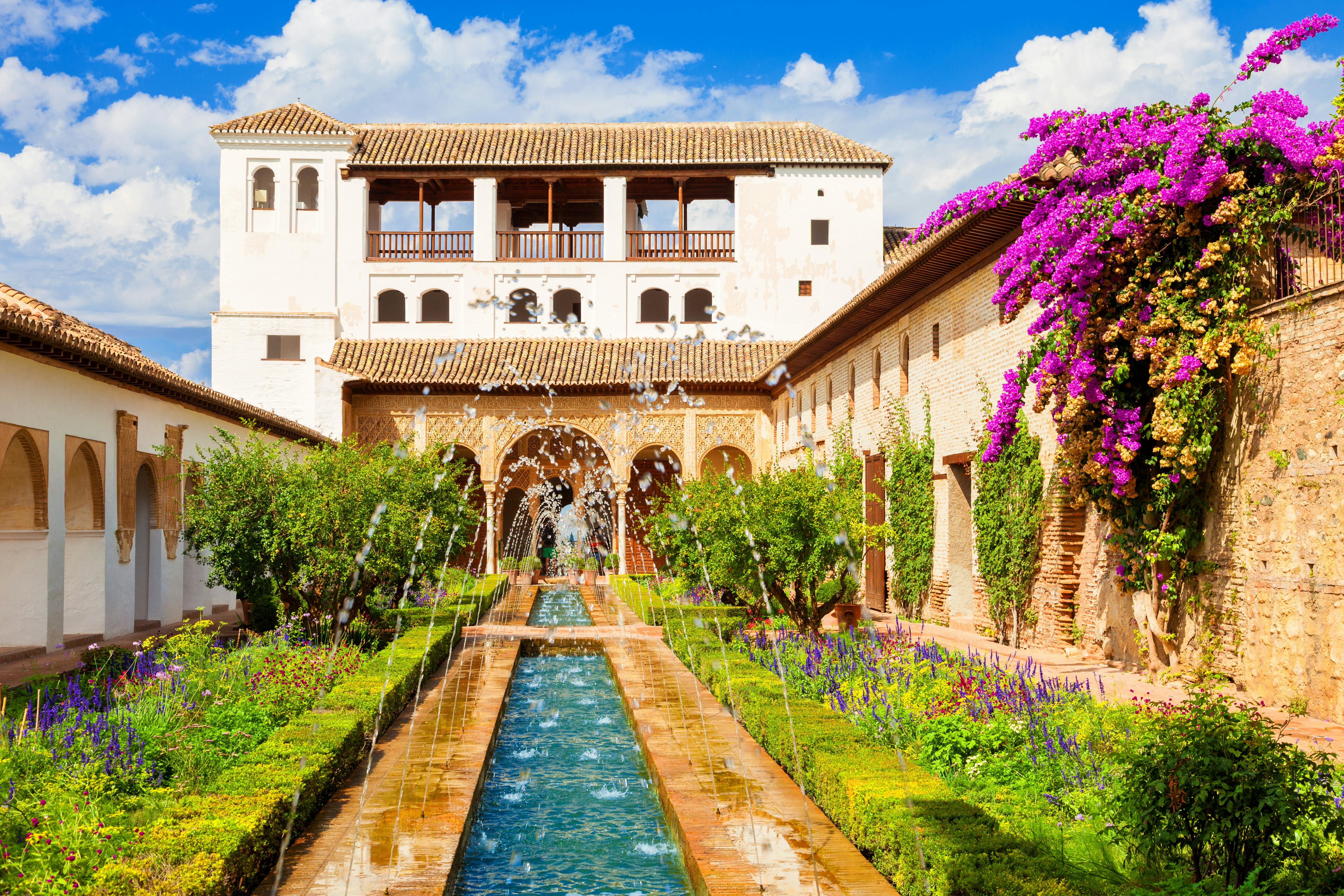 Alhambra palace. Дворец Хенералифе Гранада Испания. Дворец Альгамбра в Гранаде. Гранада Испания сады Хенералифе. Альгамбра, Андалусия, Испания.