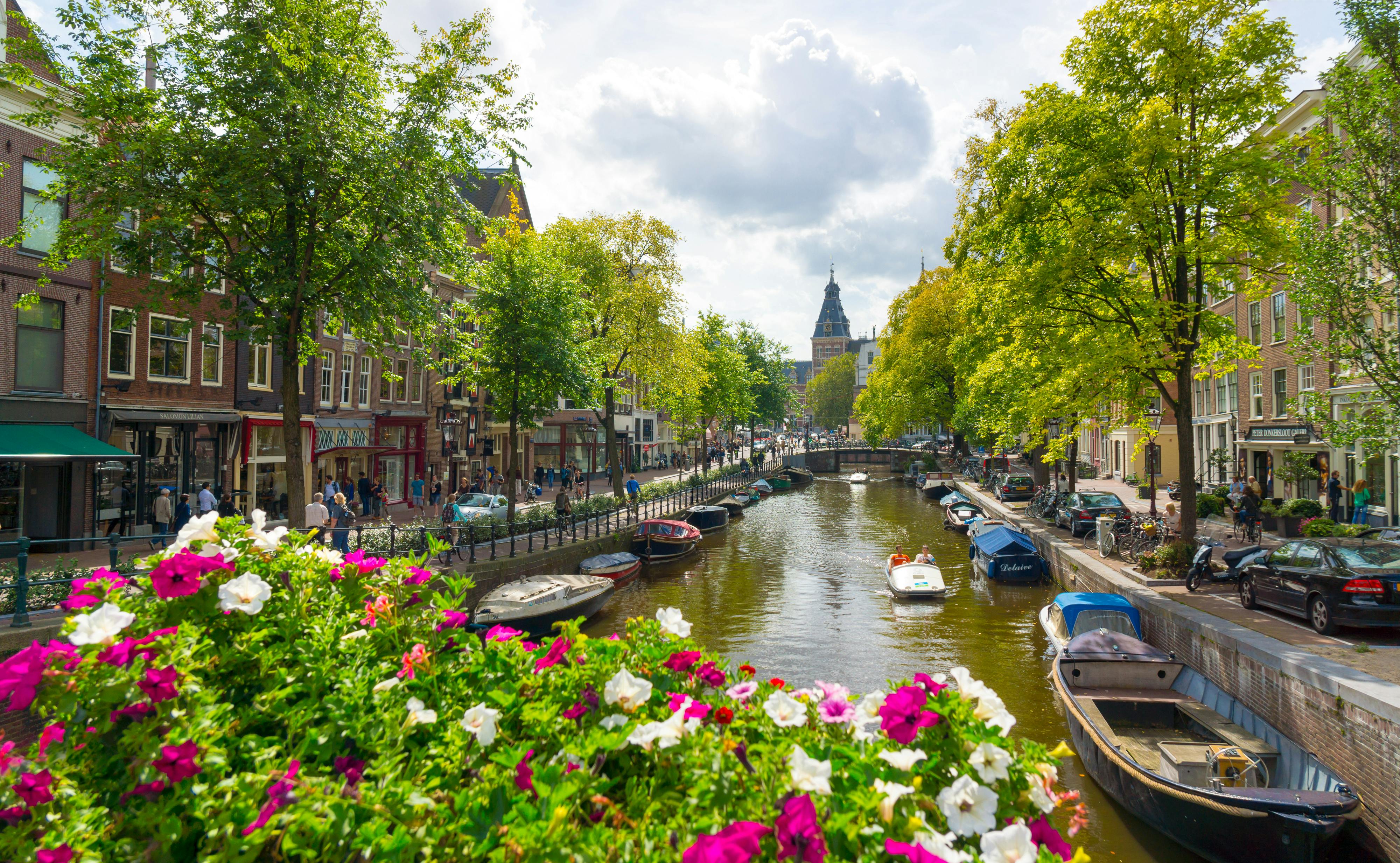 Deluxe private Amsterdam canal boat tour