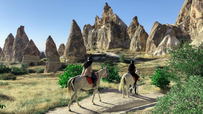 Esperienza a cavallo nelle valli della Cappadocia
