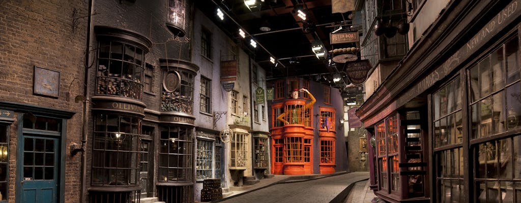 Warner Bros Studio Tour London - The Making of Harry Potter and Oxford small group tour