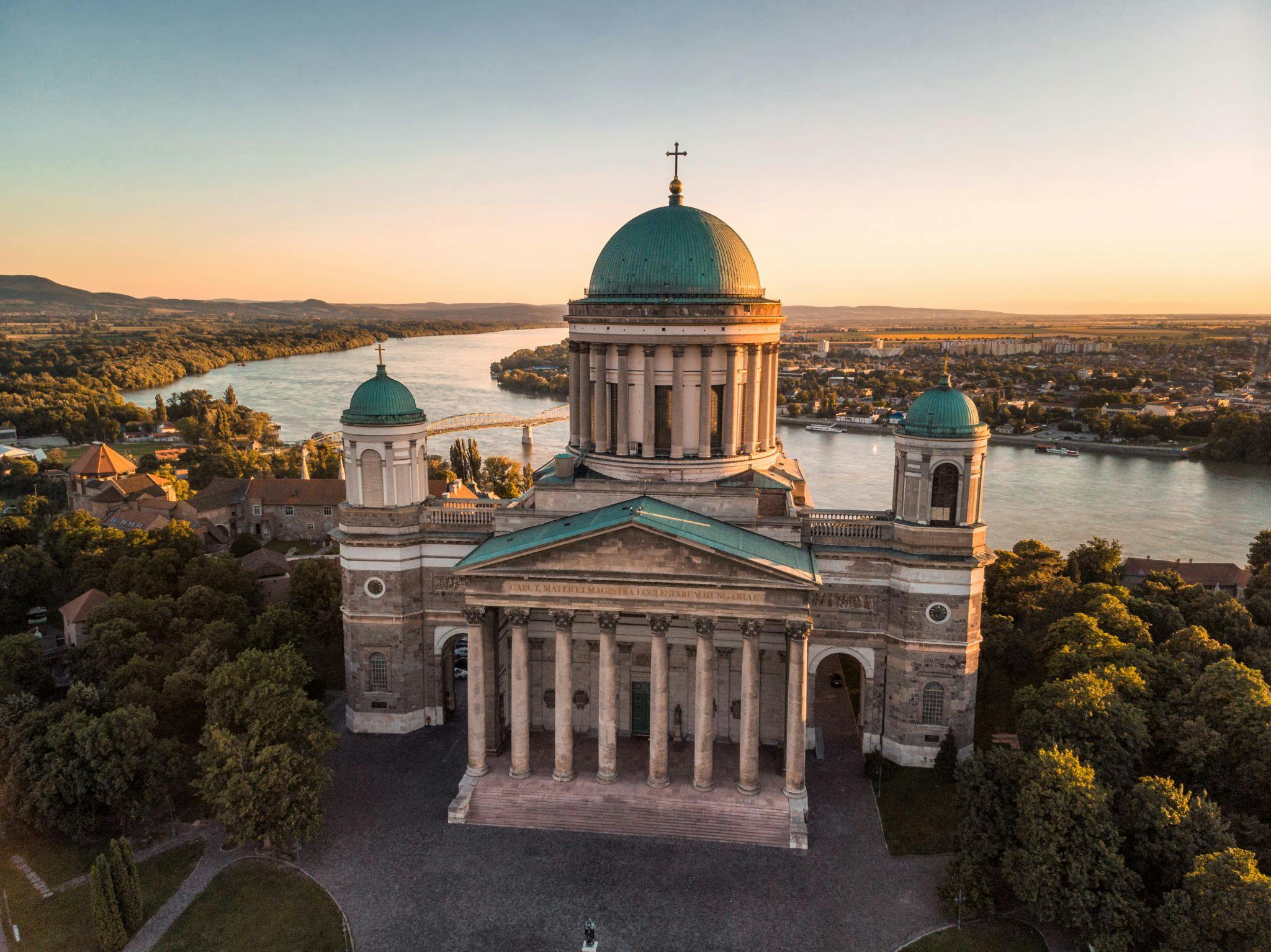 Danube Bend full-day tour with lunch from Budapest