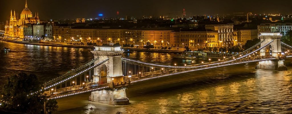 Recorrido nocturno por Budapest y espectáculo de danza húngara con cena y vino.