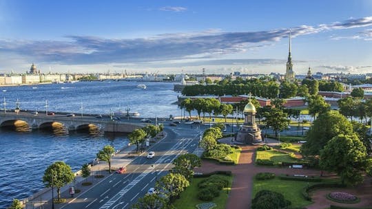 Sightseeing tour of Saint Petersburg