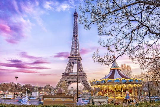 Crucero con cena, acceso al 2º piso de la Torre Eiffel y espectáculo en el Moulin Rouge