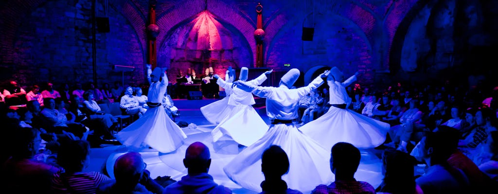 Sema-ceremonie bij wervelende derwisjen in Cappadocië