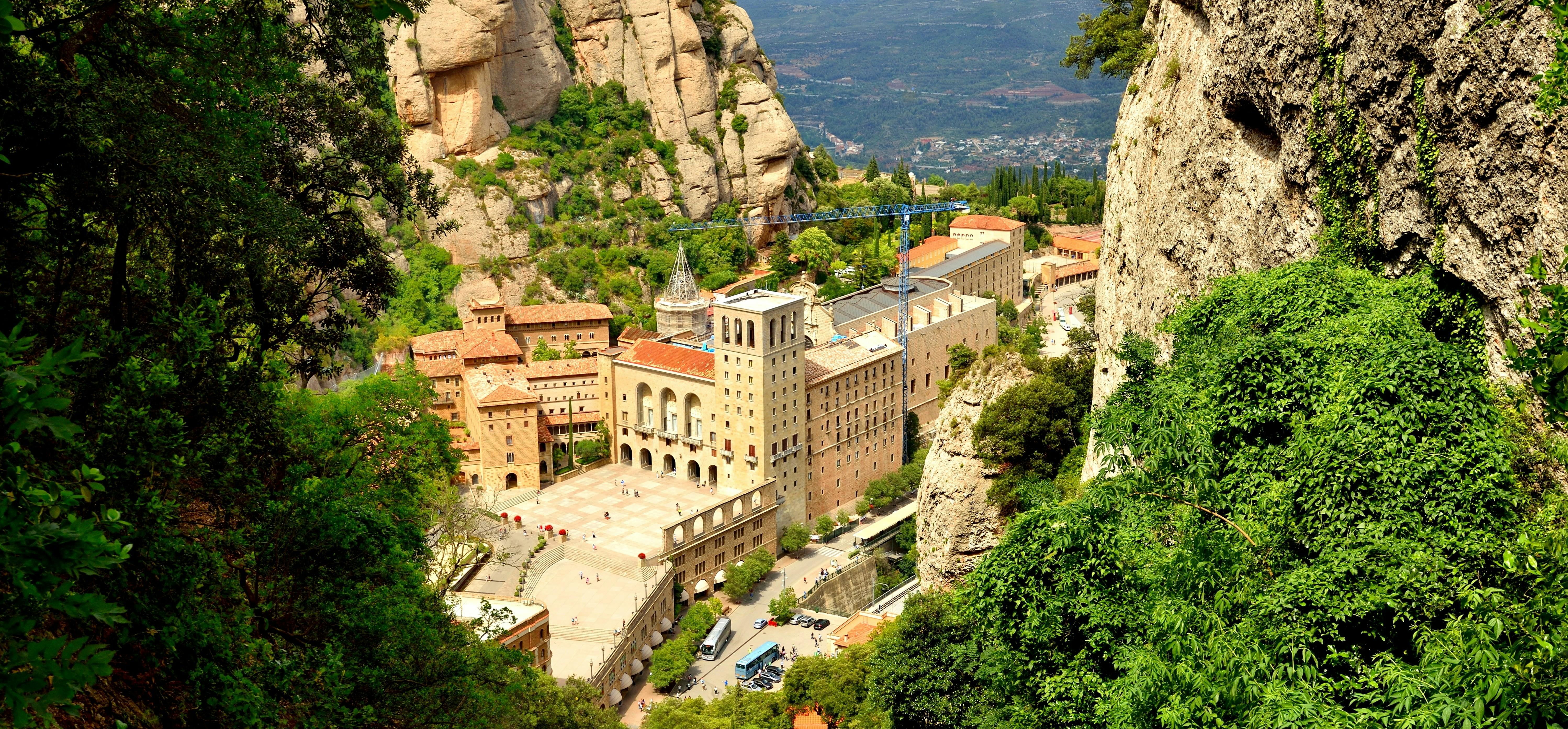 Visita guiada al monasterio de Montserrat por la mañana