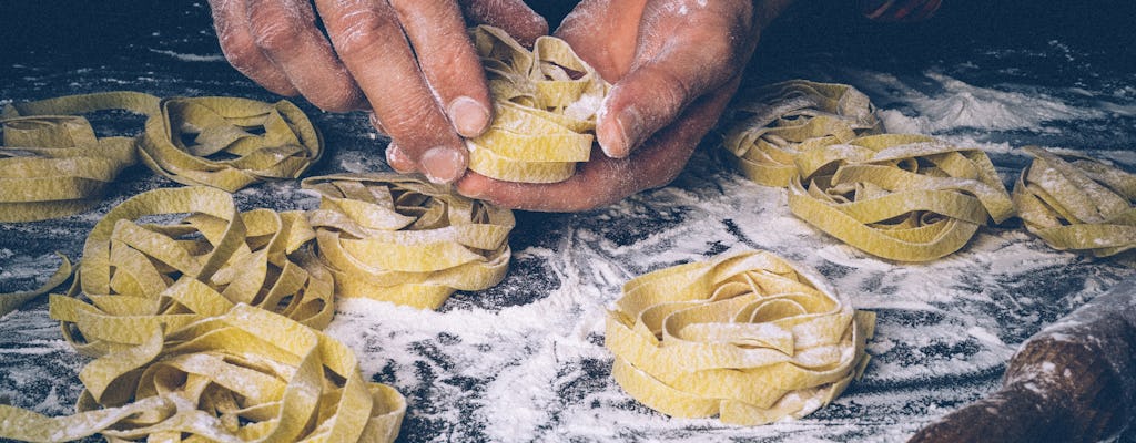 "Wanna be Italiano" cooking class and market tour in Florence