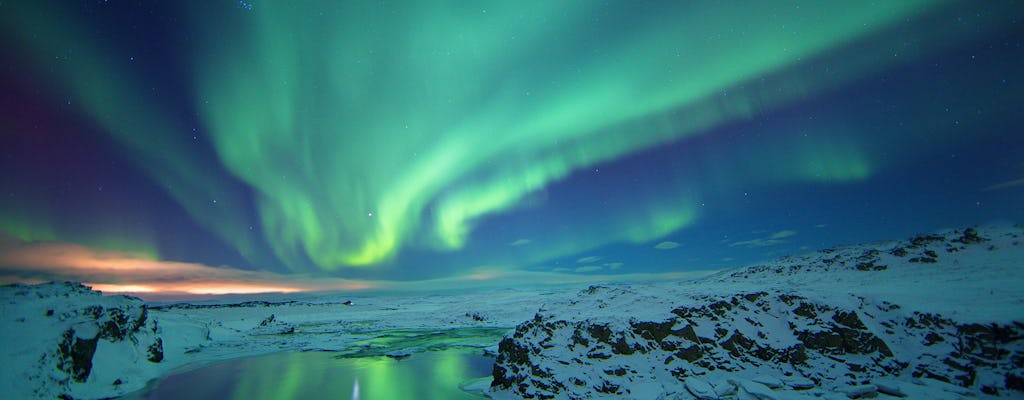 Aurora boreale in un autobus di lusso