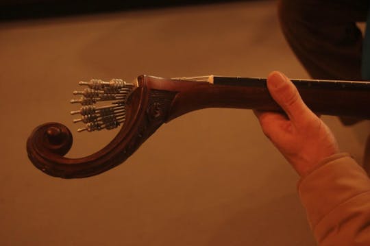Traditional Portuguese instrument lesson