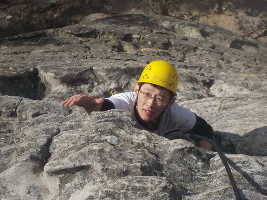 Full-day abseiling and rock climbing combo at Blue Mountains