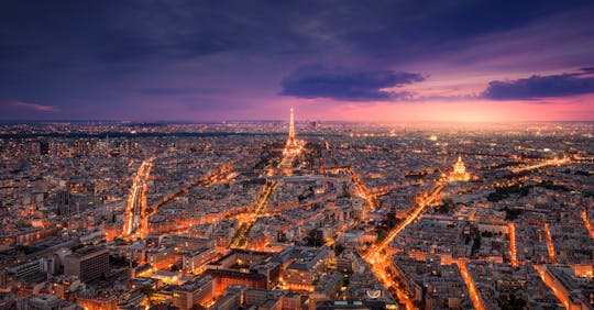 Jantar na Torre Eiffel, cruzeiro pelo Sena e show no Moulin Rouge