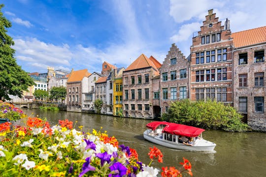 Guided boat trip in the historic center of Gent