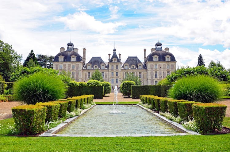 Visit Chambord, Chenonceau and Cheverny Castles from Paris