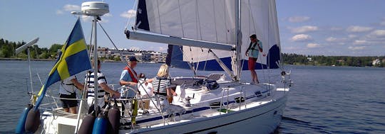 Día completo de viaje en velero en el archipiélago de Estocolmo