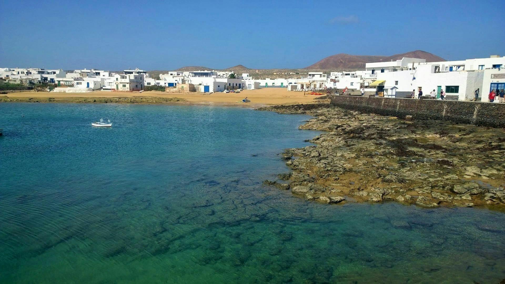 Market & La Graciosa Island