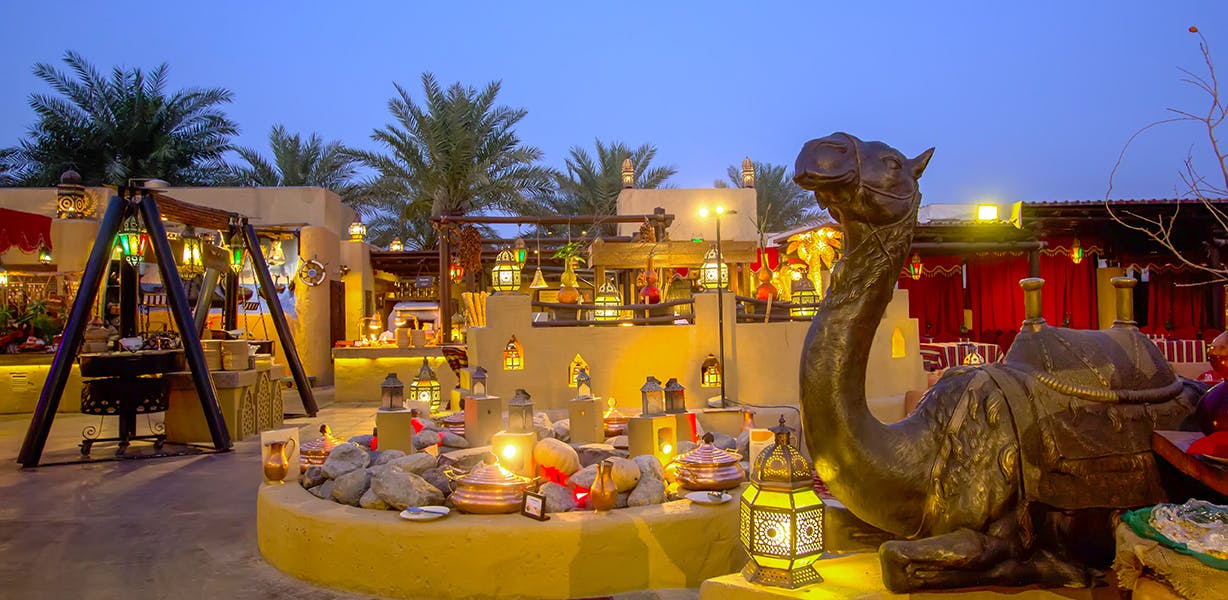 Diner in Al Hadheerah Bab Al Shams Desert Resort vanuit Dubai
