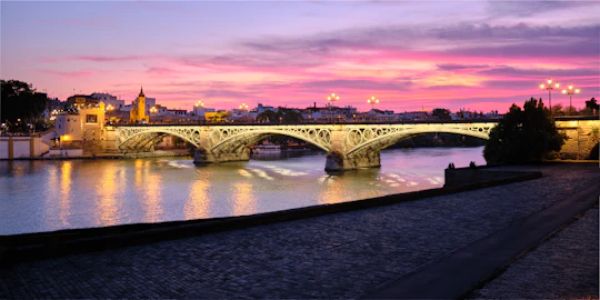 Flamenco and tapas tour in Triana
