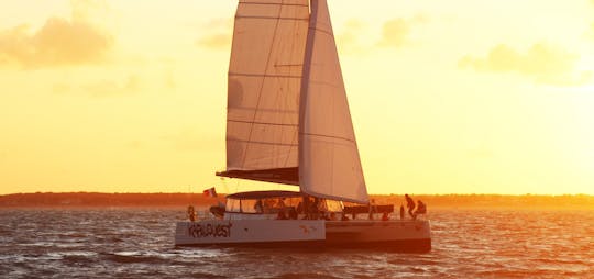 Een catamaranervaring van 2 uur bij zonsondergang vanuit La Rochelle