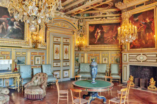 Fontainebleau and Vaux-Le-Vicomte Castle small-group day trip from Paris
