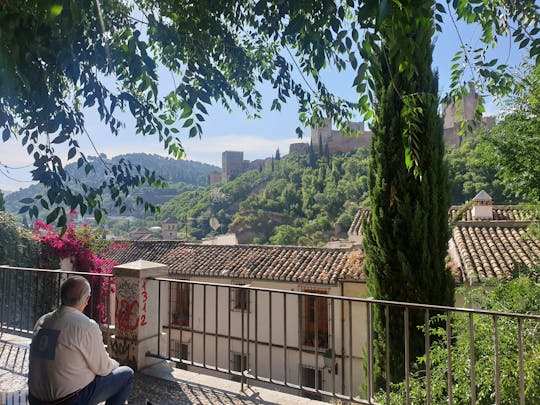 Walking tour of Granada and its perfumes