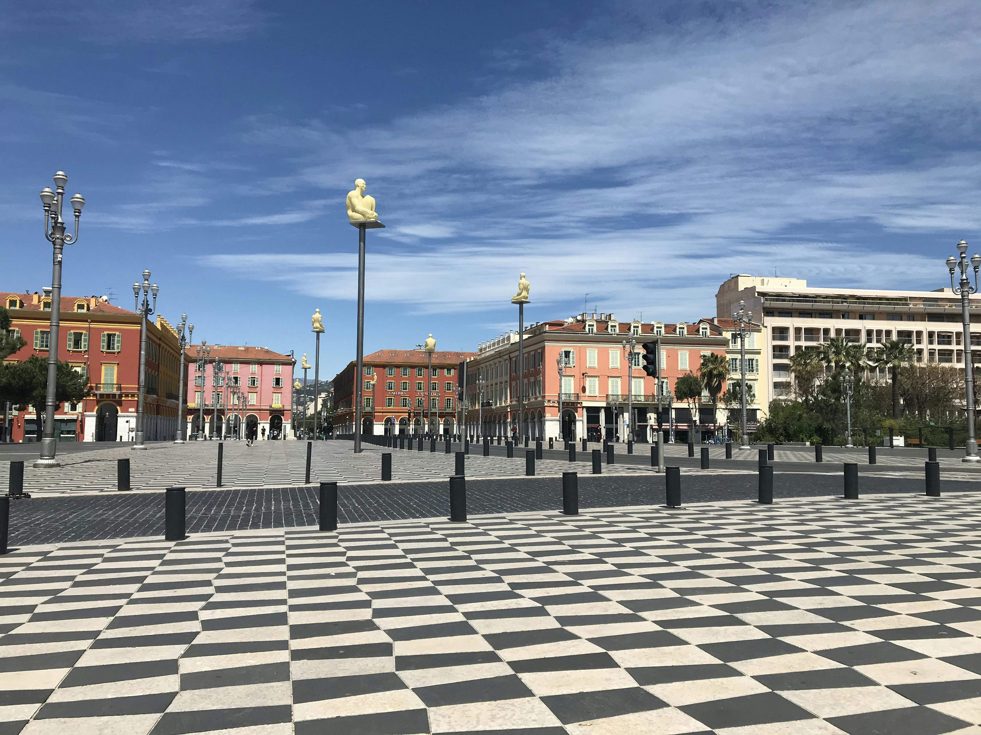 Old Town exploration game and tour in Nice