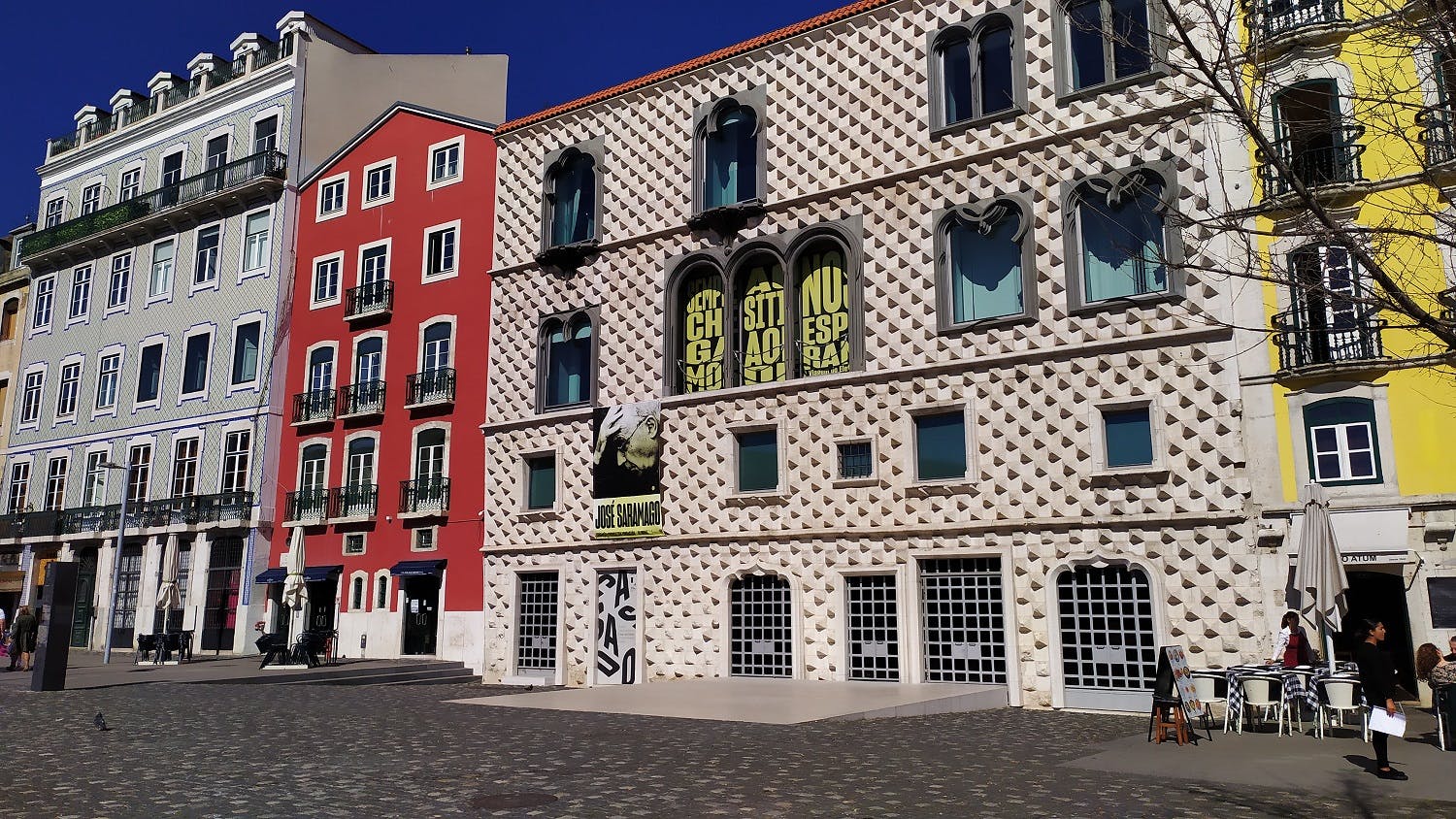 Jogo de exploração e passeio pela cidade velha de Lisboa
