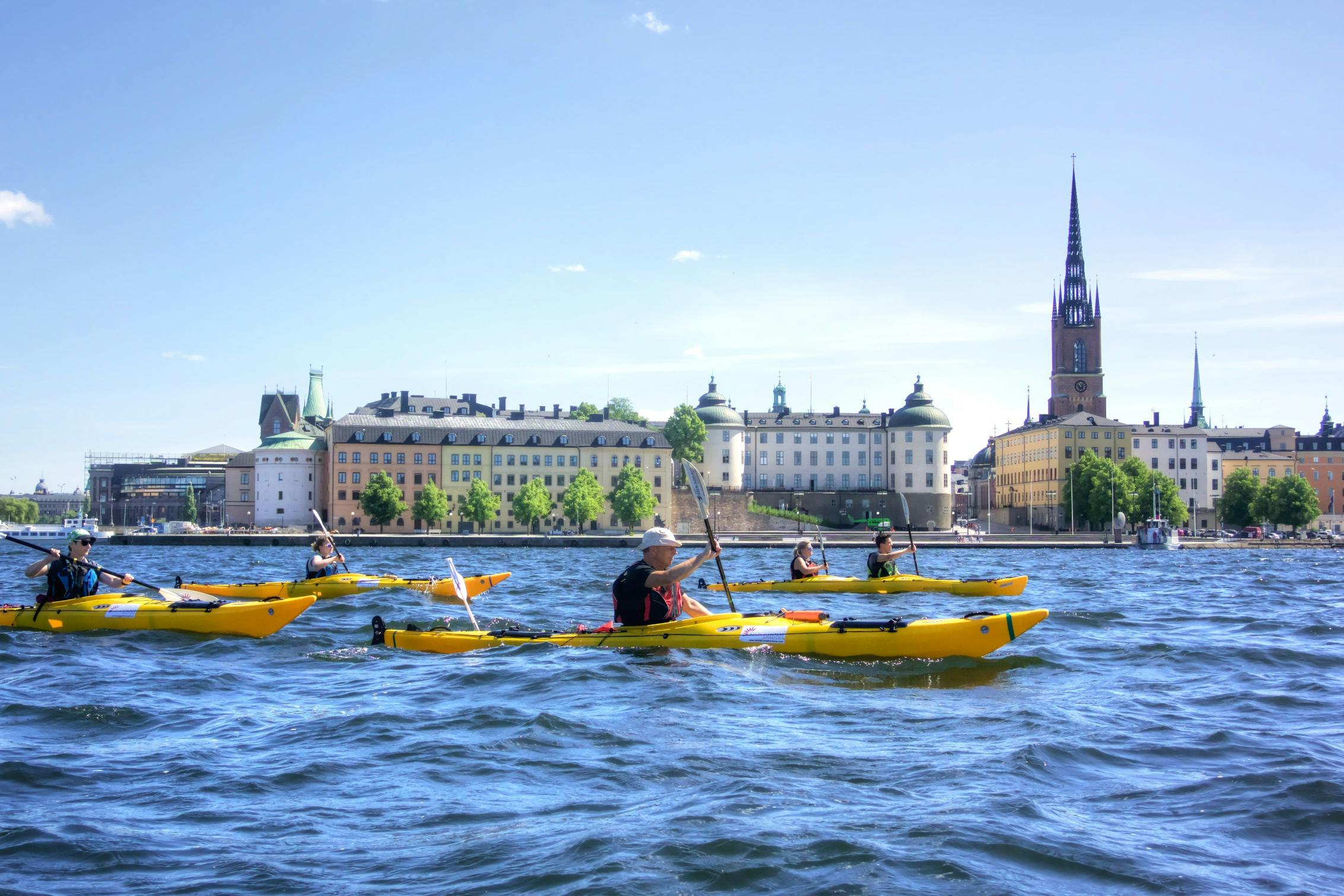 Recorrido nocturno en kayak por la ciudad de Estocolmo