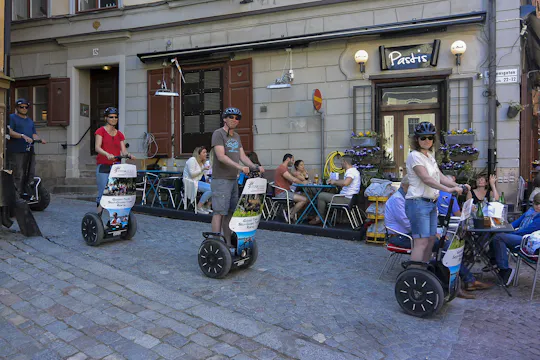 Passeio de scooter autoequilibrado por Estocolmo