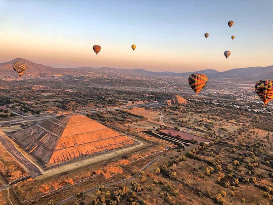 Teotihuacan pyramids guided excursion and hot air balloon ride